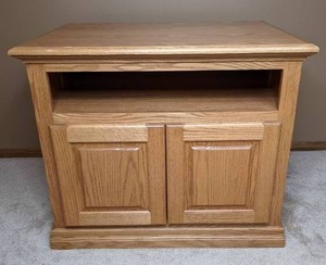 lot 82 image: Small Light Brown Colored Utility Stand