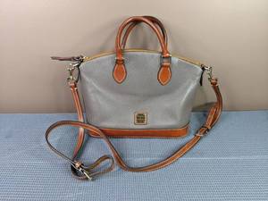 lot 17 image: Dooney & Bourke Grey and Brown Handbag