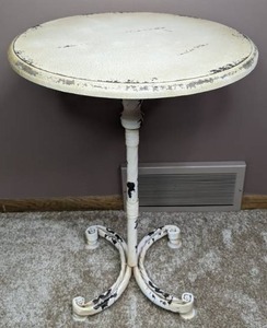 lot 32 image: Fun White Shabby Chic End Table