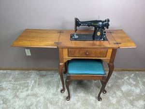 lot 10 image: Vintage Singer Sewing Machine with Wood Top and Stool