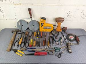 lot 69 image: A Variety of Different Tools Including an Electric Stanley Stapler, Scissors, Screwdrivers, Pliers and More