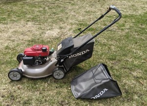 lot 22 image: Honda Gas Powered Lawn Mower with Bagger