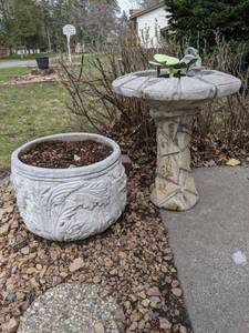 lot 155 image: Large Concrete Planter and Frog Fountain Bird Bath