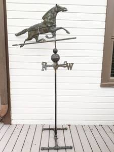 lot 24 image: Vintage Aged Horse Weathervane Stand
