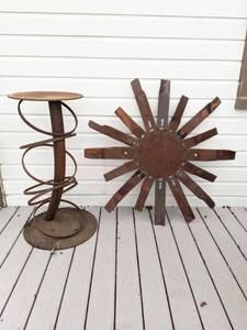 lot 115 image: Unique Metal Wall Sculpture Decor and Metal TablePlant Holder