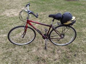 lot 23 image: Raleigh C30 Mens Road Bike with Helmets