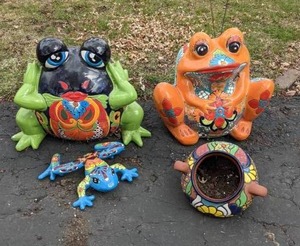 lot 145 image: Colorful Frog Flower Pots and Garden Decor