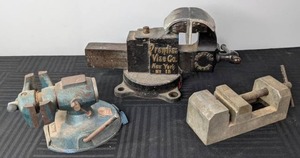 lot 46 image: Set of 3 Vintage Bench Vises Prentiss Vise Co. No. 18, Oxwall Vacuum-Base Bench Vise, Drill Press Vise