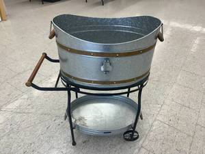 lot 211 image: Beverage Serving Cart