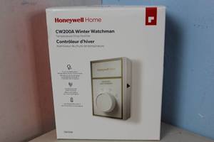 lot 132 image: NEW - Honeywell Home Winter Watchman Low Temperature Signal 085267870511 MSRP $26.97