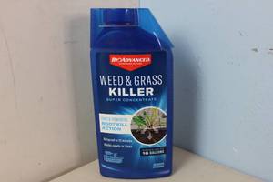 lot 75 image: NEW - BIOADVANCED 32 oz. Super Concentrate Weed And Grass Killer 687073041958 MSRP $20.97