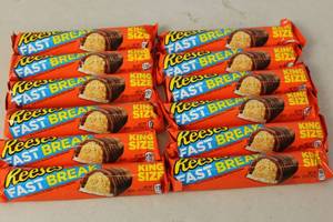 lot 387 image: Shelf Pull Candy - See Pictures