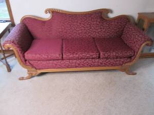 lot 3 image: Burgundy Upholstered Vintage Settee