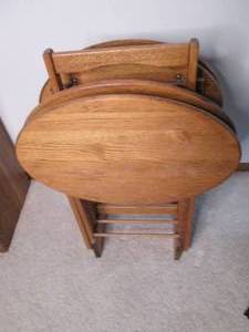 lot 5 image: Set of Wood TV Trays