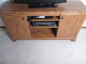 lot 6 image: Multi-Media Cabinet