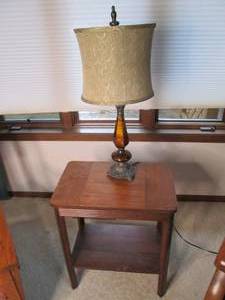 lot 8 image: 2-Tier end table