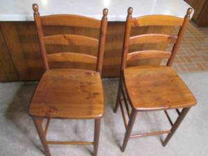 lot 20 image: Bar Stools