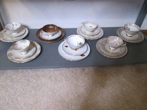 lot 21 image: Tea Cups