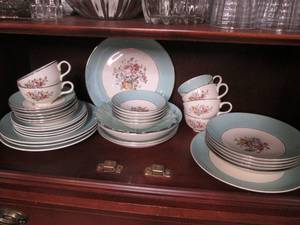 lot 24 image: Cunningham and Pickett China Set