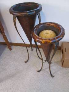 lot 33 image: Wrought Iron Conical Flower Holder