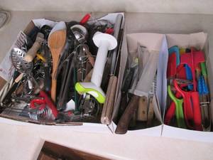 lot 39 image: Misc. Kitchen Tools