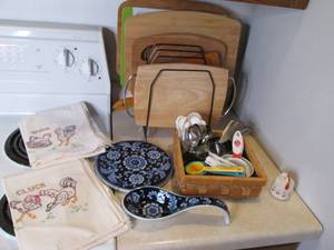 lot 45 image: Kitchen Helpers