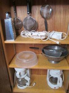 lot 49 image: Kitchen Helpers