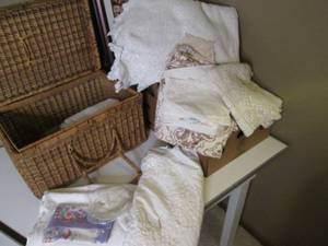 lot 72 image: Wicker Rattan picnic basket