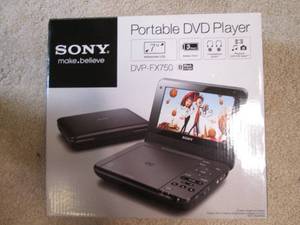 lot 81 image: 7 Sony DVP-FX750 Portable DVD player