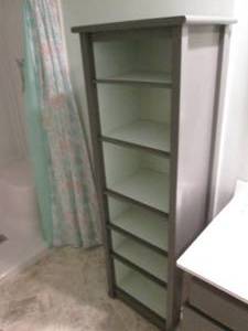 lot 87 image: Shelf