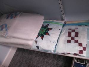 lot 115 image: Quilting and more