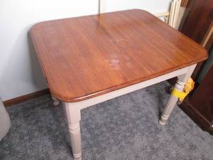 lot 124 image: Dining Table
