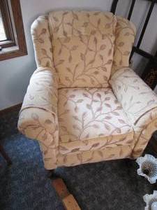 lot 132 image: Sitting Chair