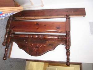 lot 139 image: Queen Bed Set