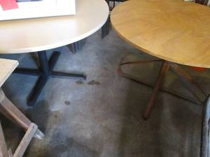 lot 184 image: 2 Tables
