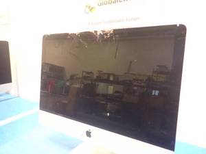 lot 50 image: Apple&nbspiMac16,2 A1418 MK452LLA &nbspINTEL(R) CORE(TM) I5-5675R CPU  3.10GHZ  16GB LPDDR3 SDRAM  1TB HD  Chips and cracks in screen  vertical purple line in LED display  Bent Stand  Includes IOS and CAB-AC power cable