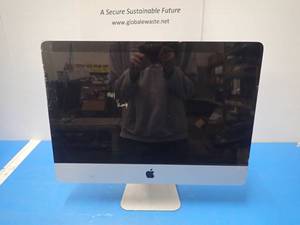 lot 52 image: Apple&nbspiMac12,1 A1311 MC309LLA &nbspIntel(R) Core(TM) i5-2400S CPU  2.50GHz  4GB DDR3 SDRAM  500GB HD  Scuffs and chips in the glass  Includes IOS and CAB-AC power cable 