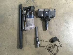 Pet Pro Cordless Stick Vacuum Cleaner by Shark  Customer Returns See Pictures