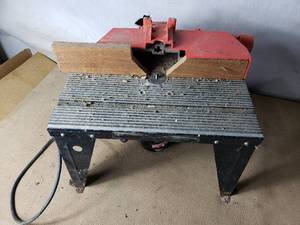 Router Table with Router
