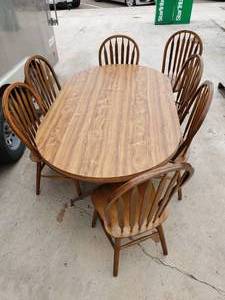 Dining Room Table wLeaf and 7 Chairs
