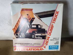 International F-2674 Dump Trunk Model Kit