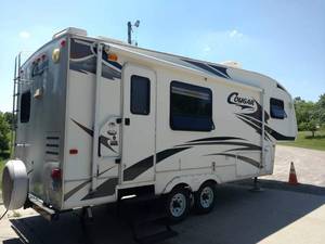 2008 Cougar by Keystone 24-foot 5th Wheel Camper with Living room Slide-Out- Model 245RKS, Vin # 4YDF2452282502768, One Owner, Half-Ton Series