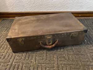 lot 41 image: Antique Brown Trunk