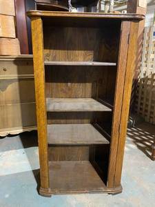 lot 7 image: Vintage Oak Cabinet with Missing Door