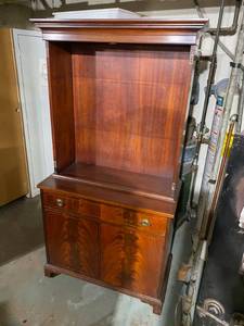 lot 16 image: Vintage Williams Kimp Entertainment Center - Missing Door Fronts