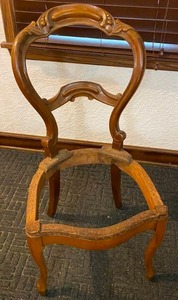 lot 29 image: Antique Carved Wood Chair Frame