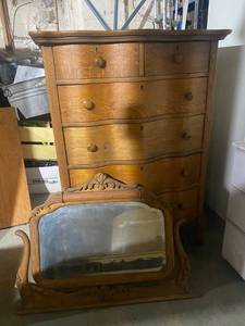 lot 22 image: Vintage Golden Oak Curved Design Dresser with Mirror