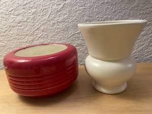 lot 50 image: Red Haeger Plant Pot, White Sculpted Vase