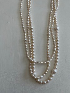 lot 17 image: Freshwater Vintage 3 Strand of Pearls