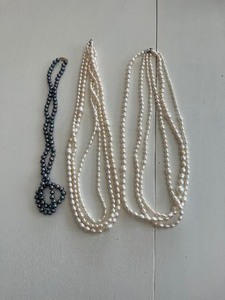 lot 20 image: Lot of 3 Freshwater Pearl Strand Necklaces